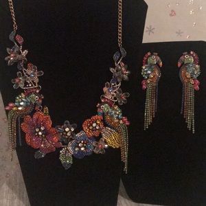 Natasha set of 🎁💝💕 Parrot 🦜 earrings/necklace